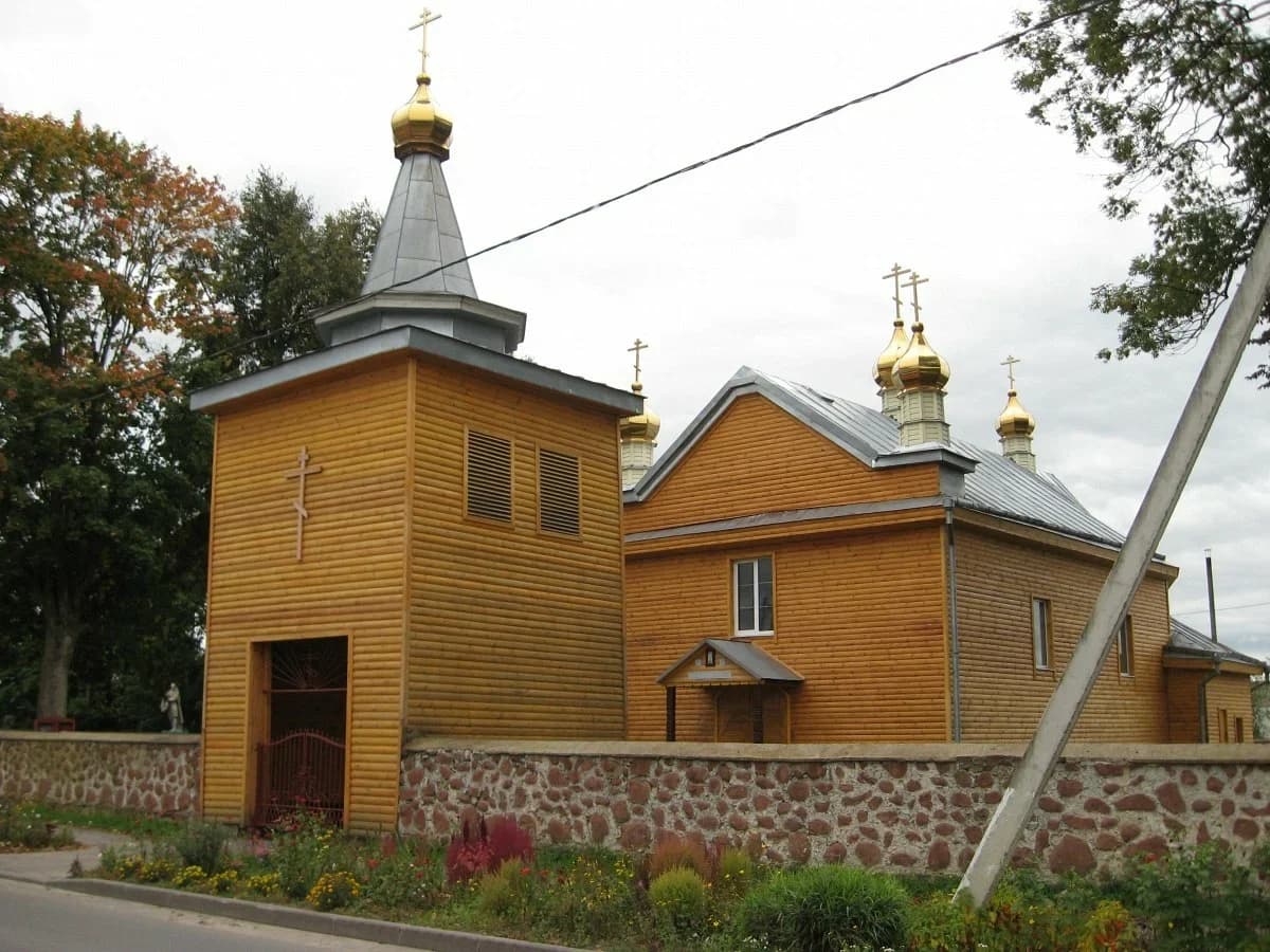 Трабы. Церковь святых Петра и Павла.