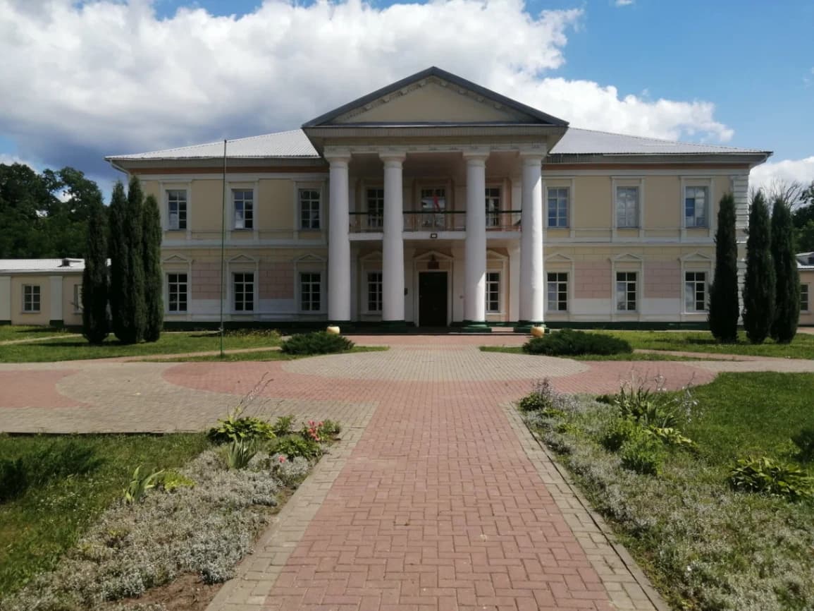 Peredelka. The "Sutkov" manor.