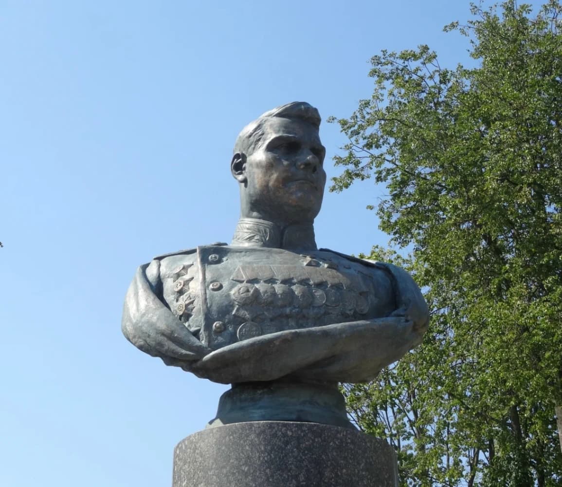 Gorki. Monument to Marshal I. Yakubovsky.