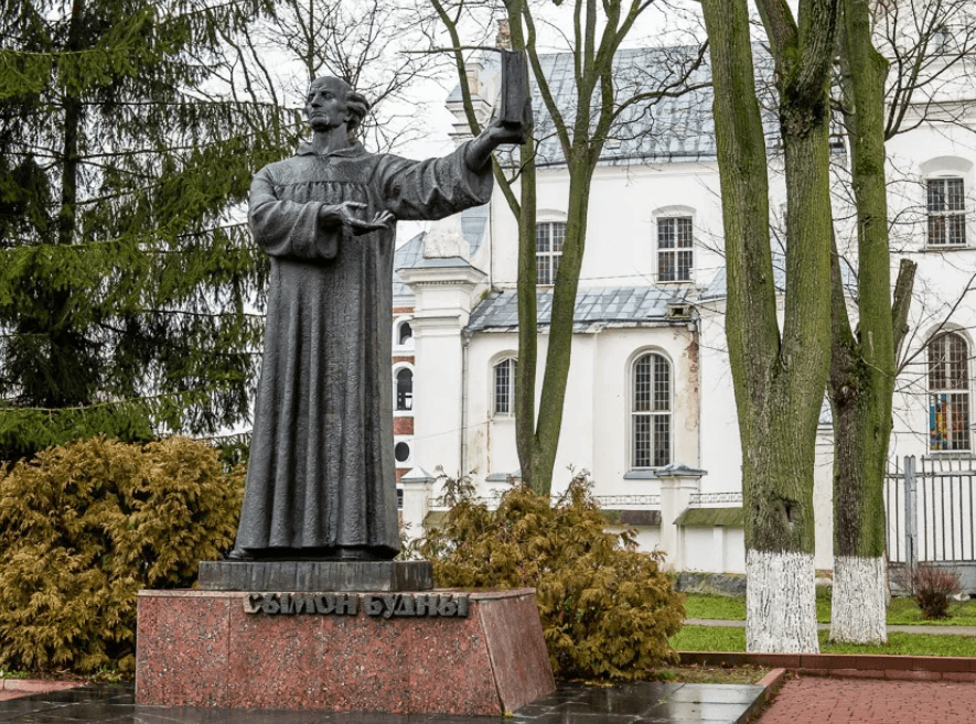 Nesvizh. Monument to Simon Budny