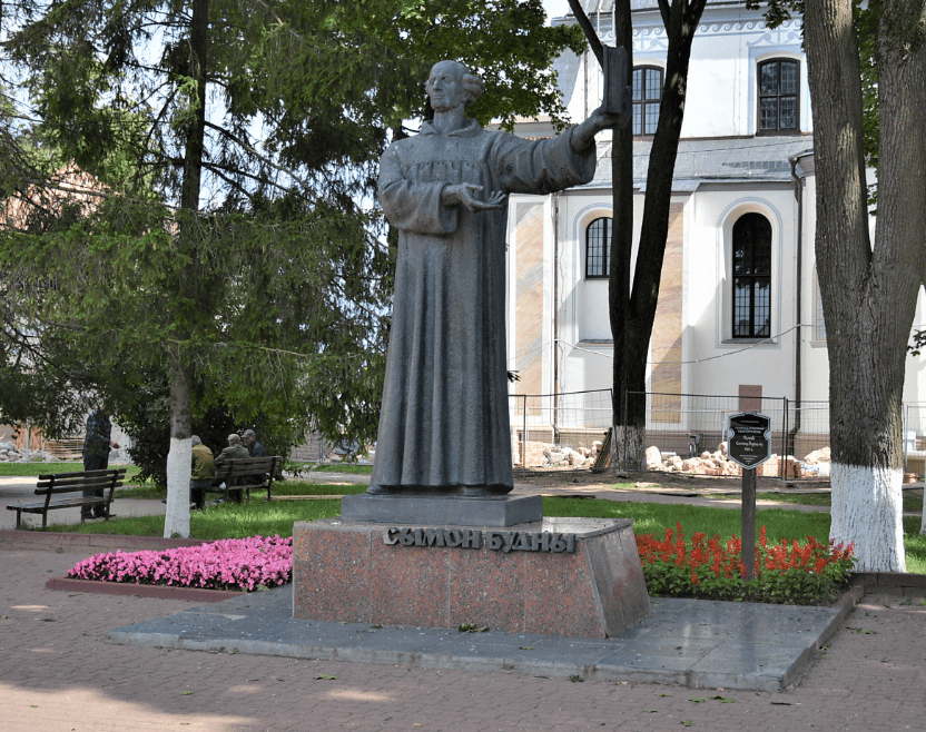 Nesvizh. Monument to Simon Budny