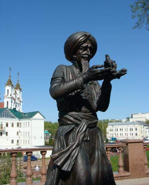 Vitebsk. Sculpture "Old Man Hottabych".