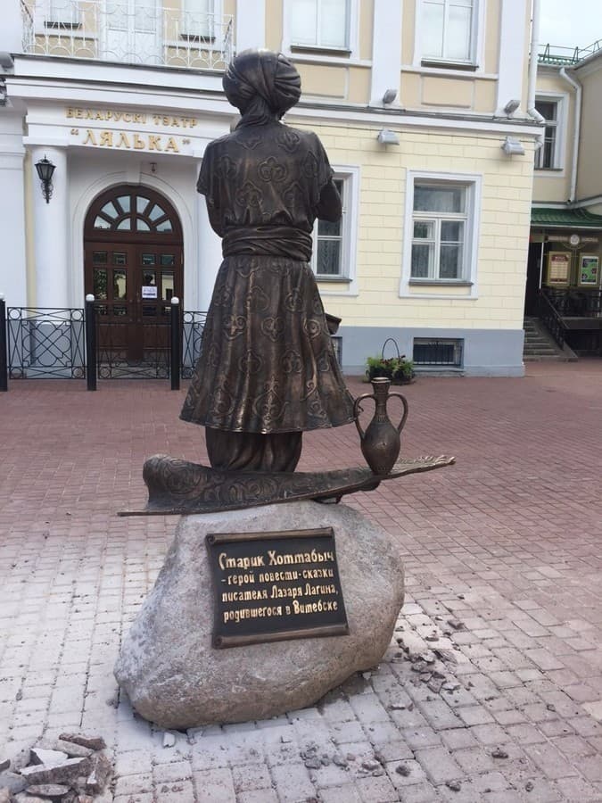 Vitebsk. Sculpture "Old Man Hottabych".