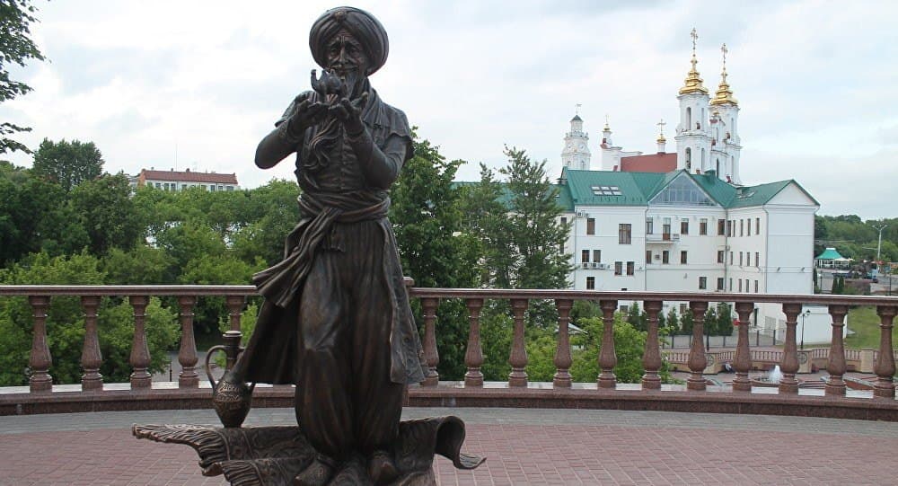 Vitebsk. Sculpture "Old Man Hottabych".