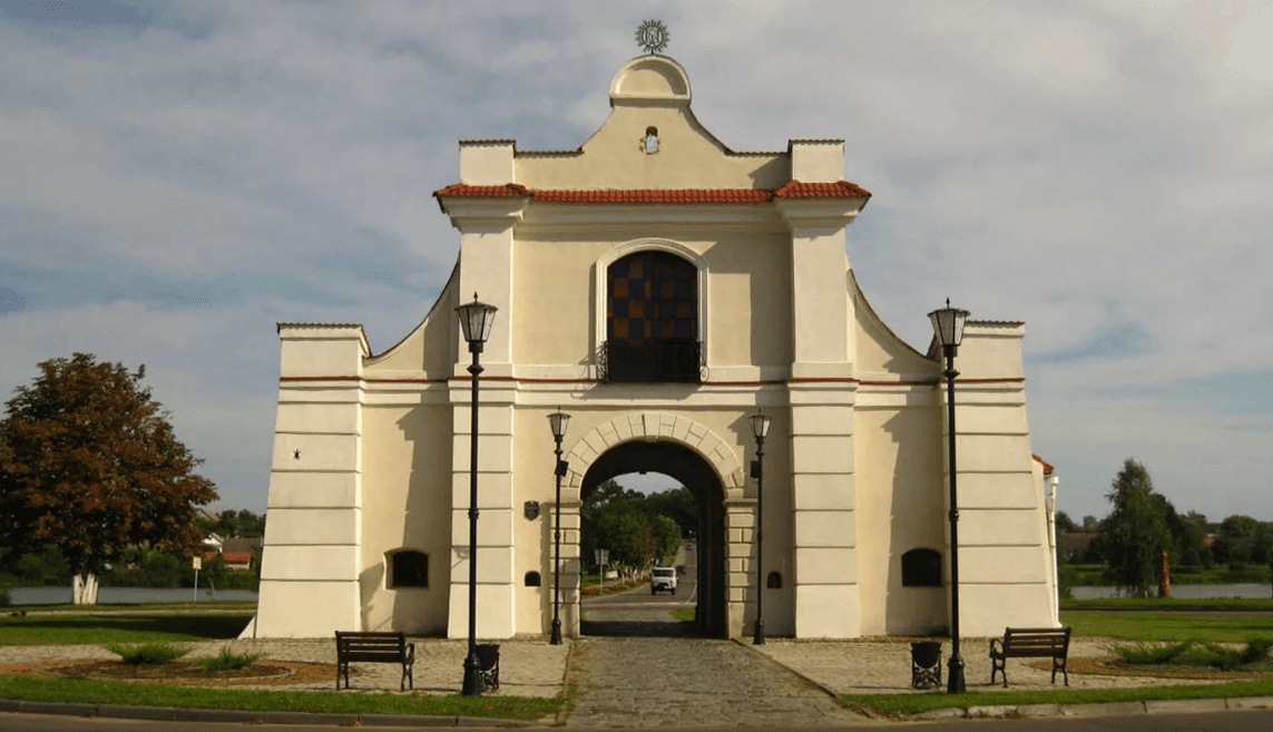 Несвиж. Слуцкая брама