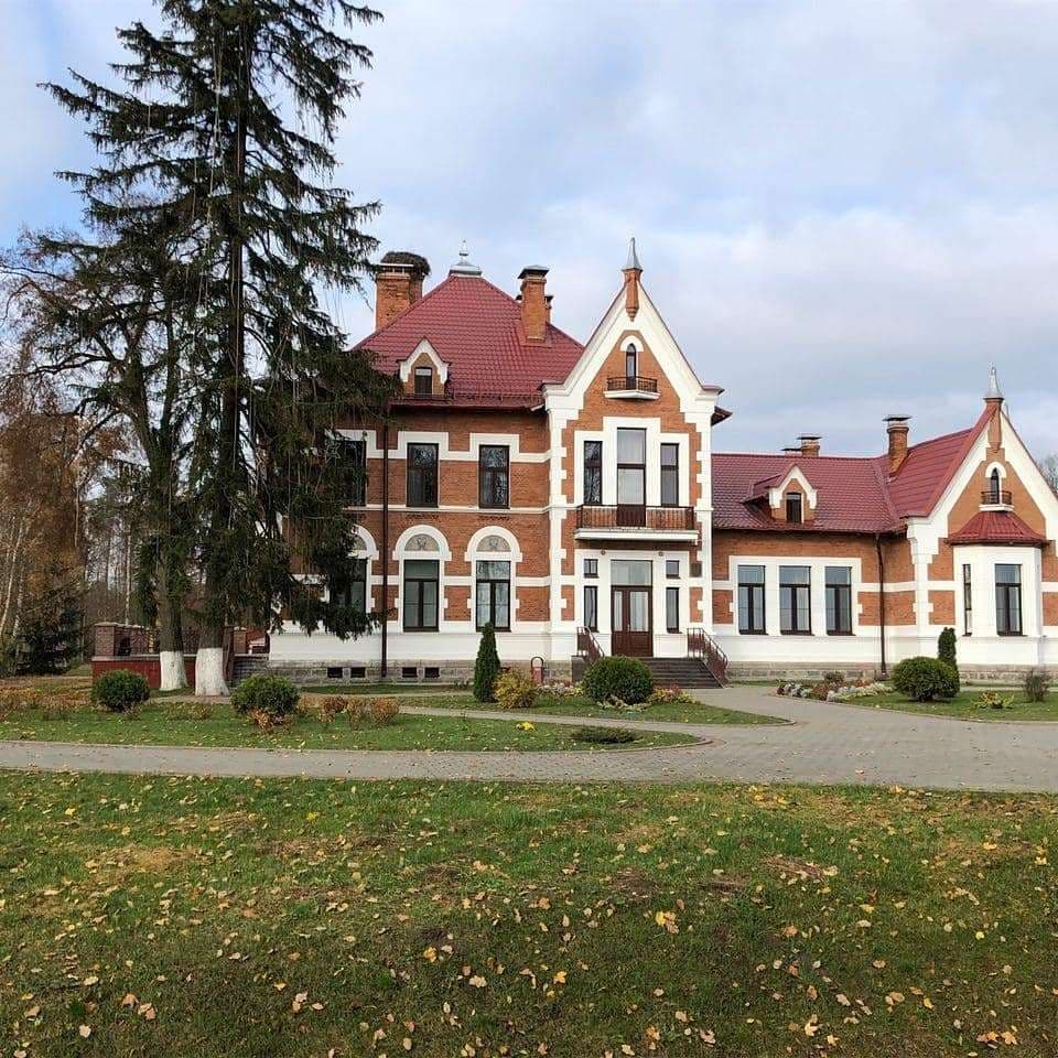 Golovichpolye. The Ivanovsky-Lebyodka Estate.