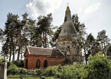 Репля. Часовня-усыпальница.