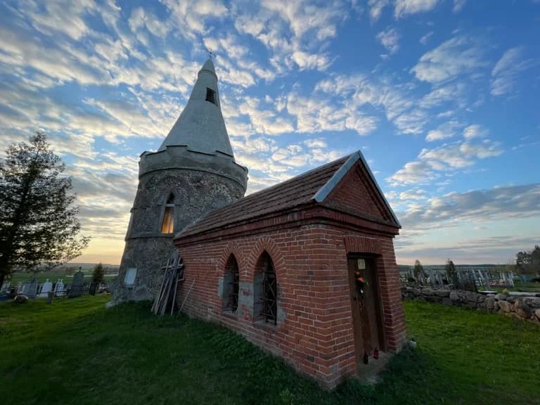 Репля. Часовня-усыпальница.