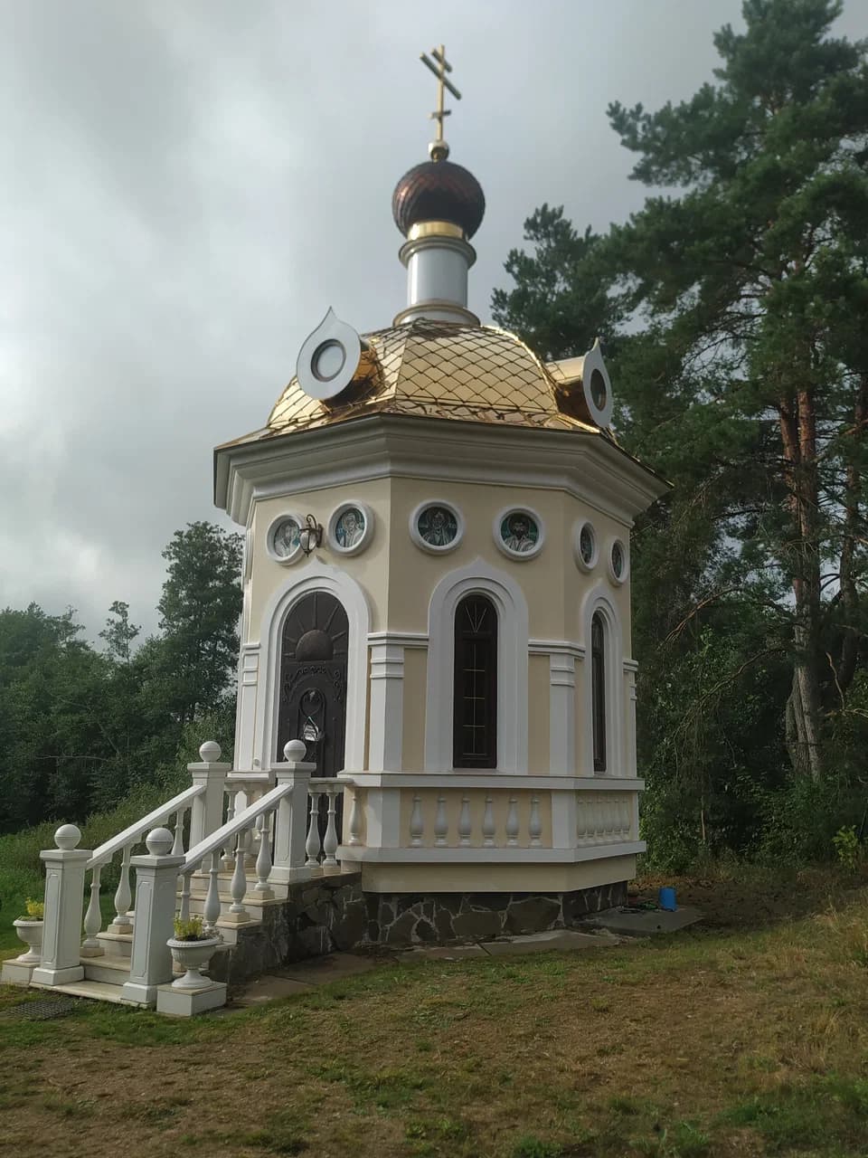 Гнесічы. Свята-Елісееўскі Лаўрышаўскі мужчынскі манастыр.