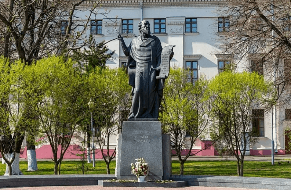 Гомель. Памятник Кириллу Туровскому.