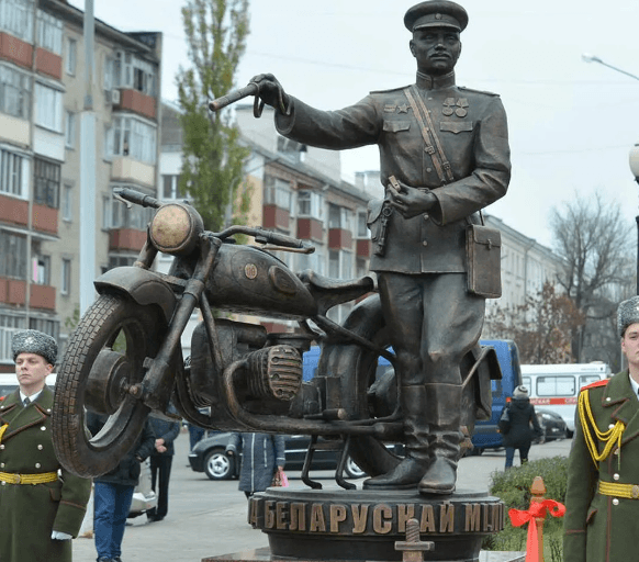 Гомель. Памятник «100 лет белорусской милиции».