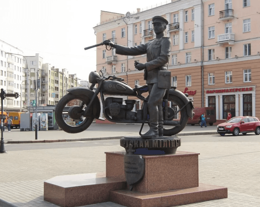 Гомель. Памятник «100 лет белорусской милиции».