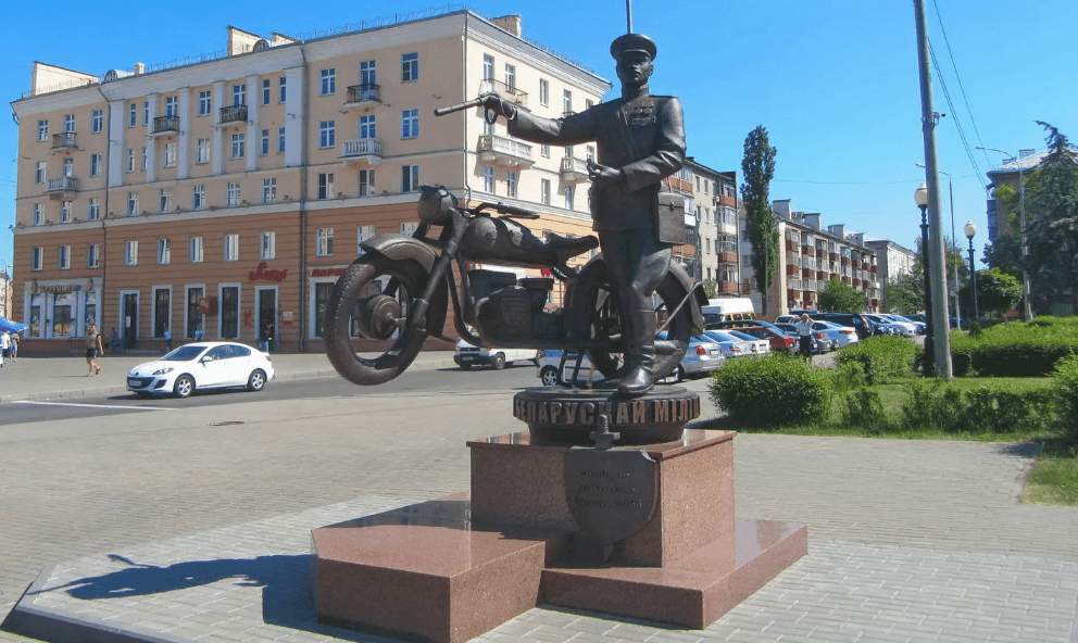 Гомель. Памятник «100 лет белорусской милиции».