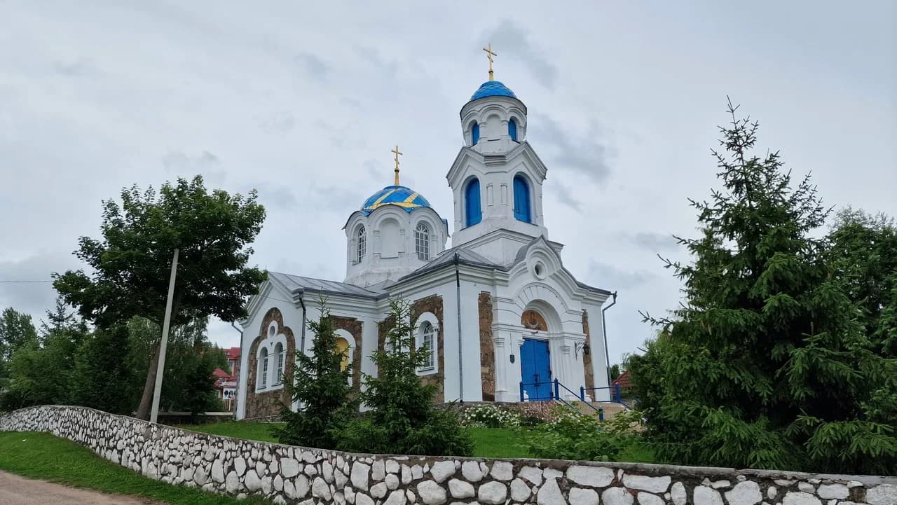 Красное. Церковь Покрова Пресвятой Богородицы.