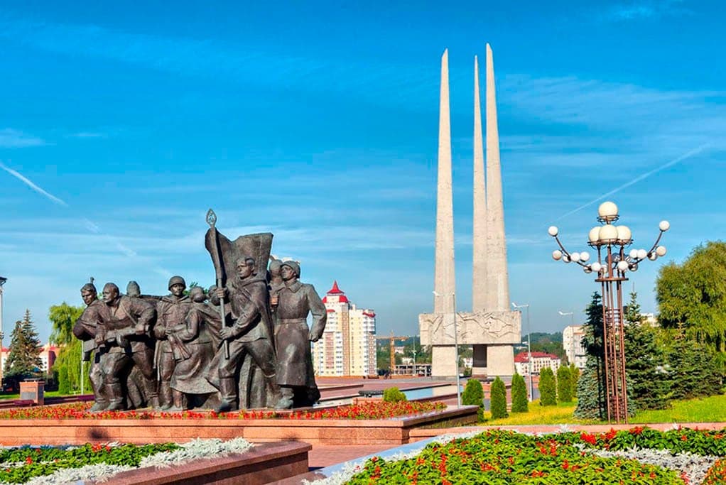 Vitebsk. Memorial "Three bayonets".