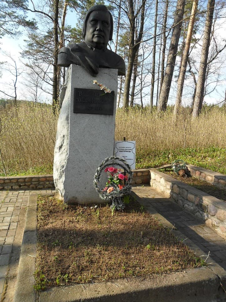 Tupalshchyna. The grave of Vincent-Dunin-Marcinkevich.