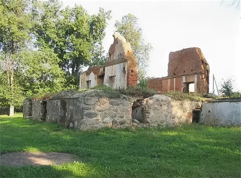 Івянец. Парэшткi сядзібы Плявака.