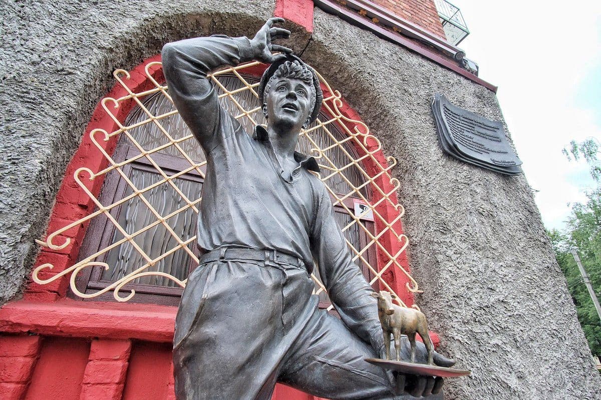 Bobruisk. Monument to Shura Balaganov.