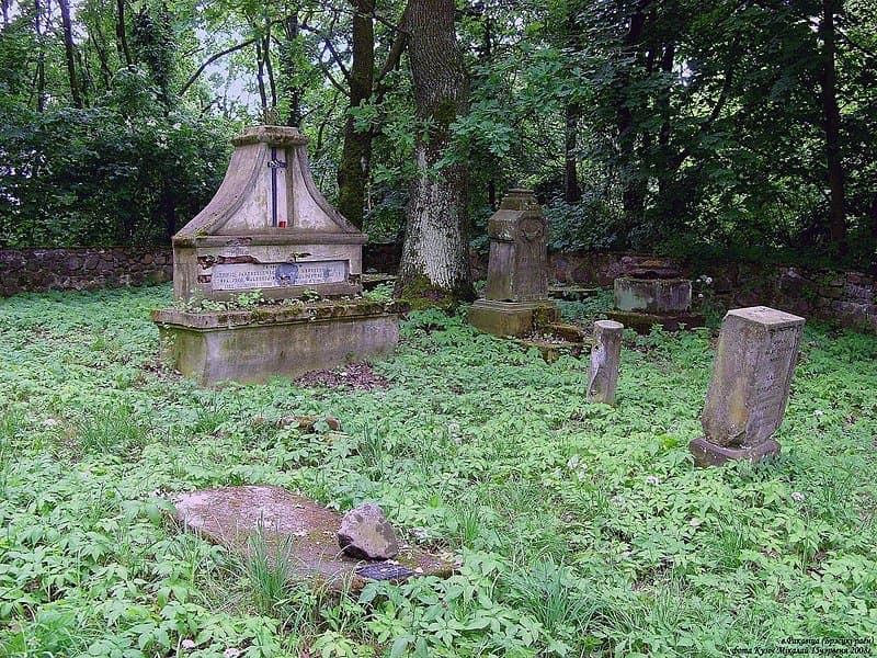 Rakovitsa. Chapel-tomb of the Tollochko family.