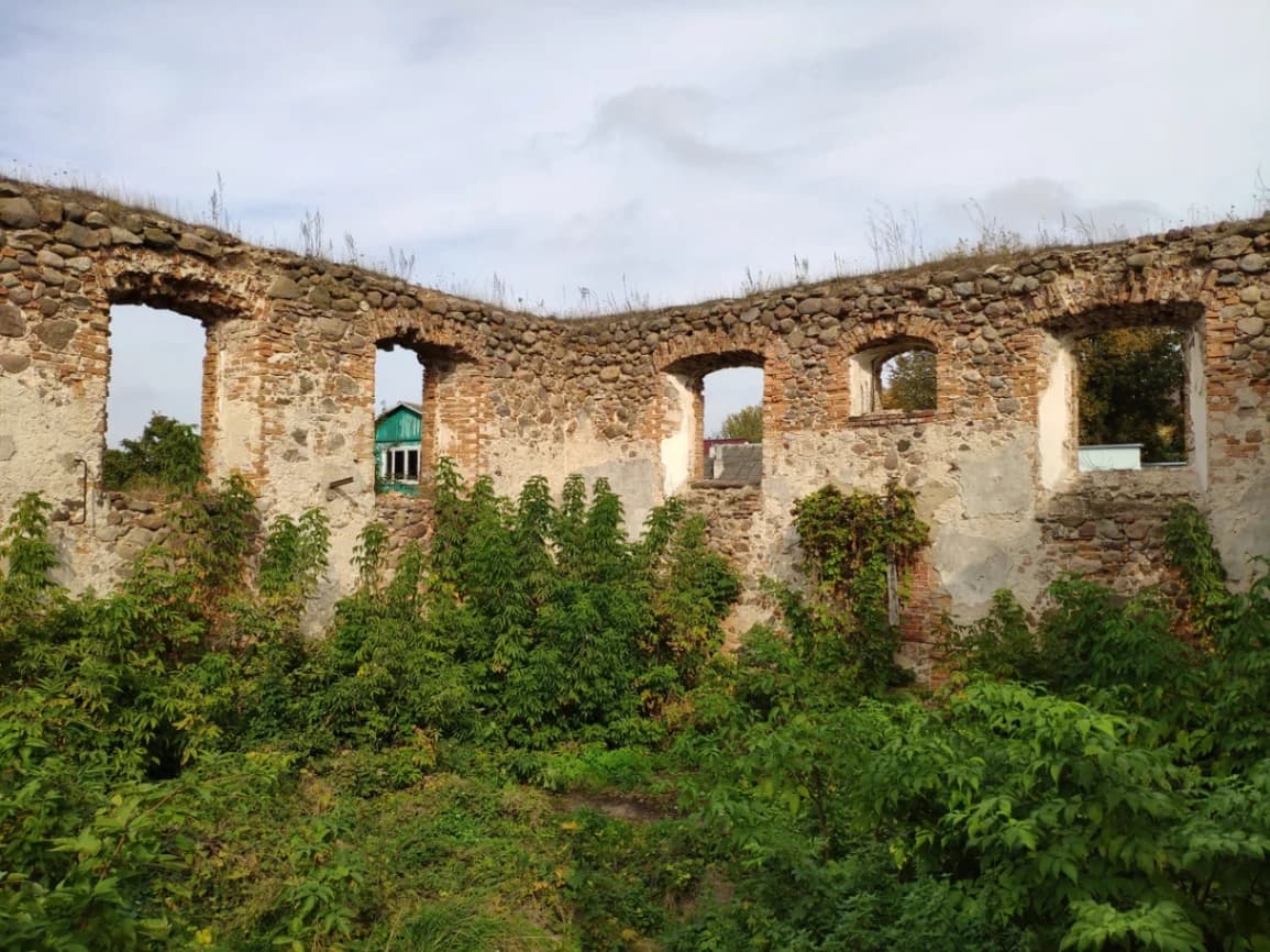 Vysokoe. The ruins of the synagogue.