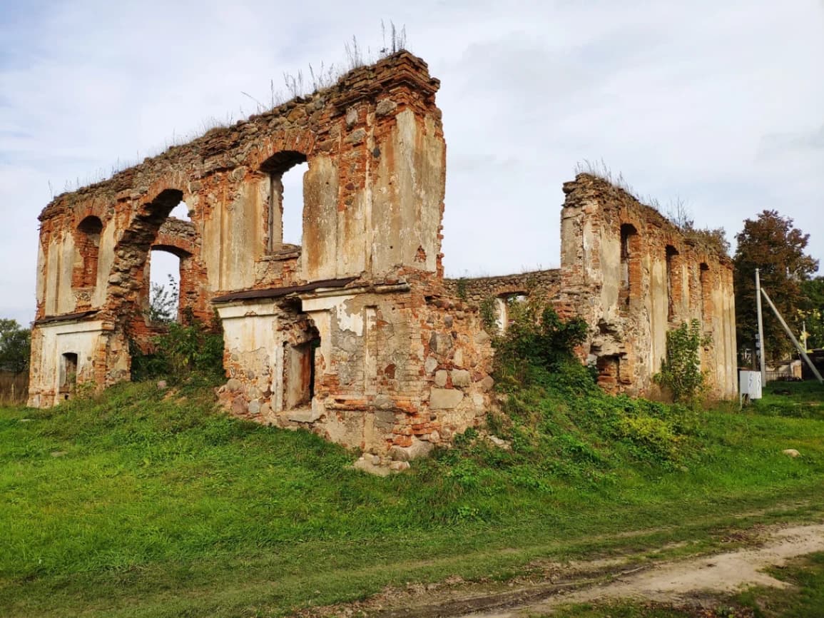 Vysokoe. The ruins of the synagogue.