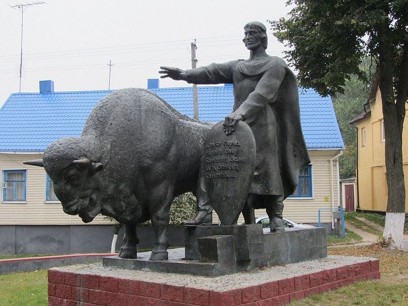 Каменец. Памятник архитектору градорубу Алексе.