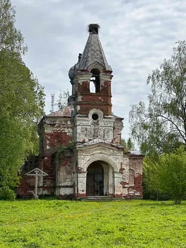 Martinovo. The ruins of the Church of the Intercession.