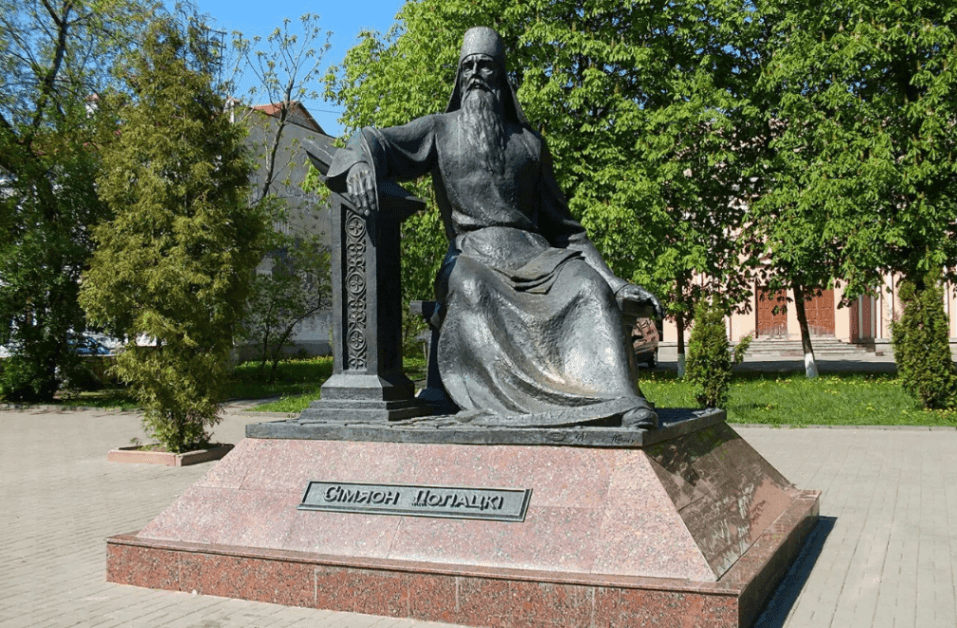 Полоцк. Памятник Симеону Полоцкому.