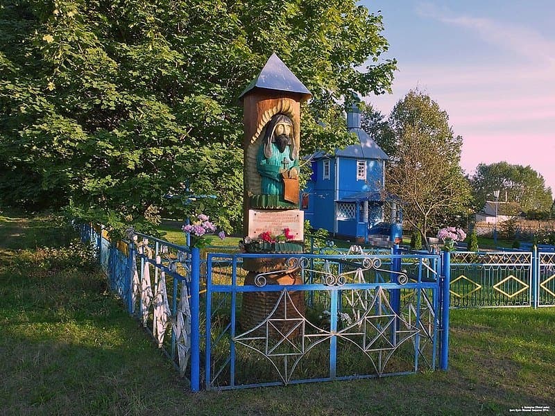 Velyatichi. Monument to the poet Franz Savich.