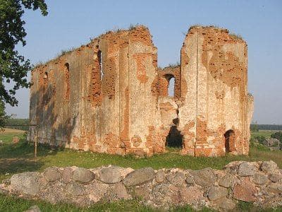 Івашкавічы. Руіны Пакроўскай царквы.