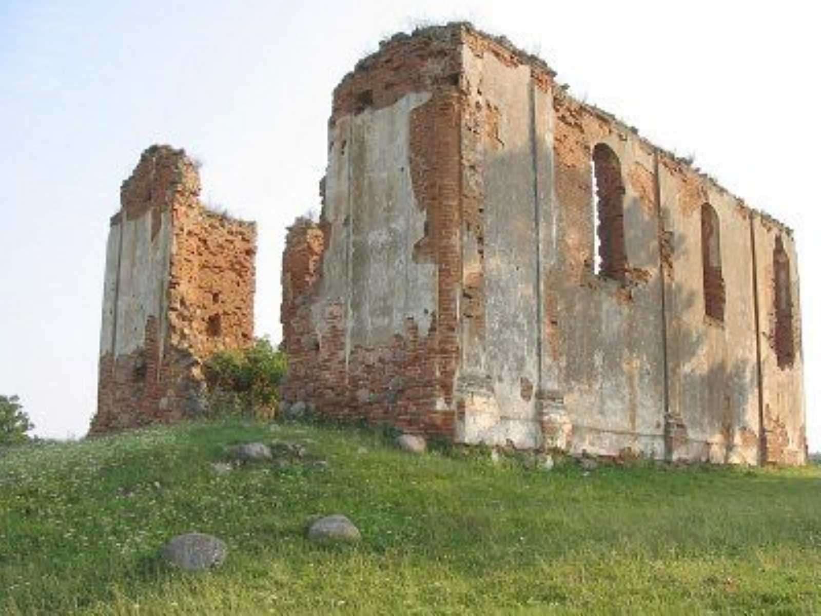 Івашкавічы. Руіны Пакроўскай царквы.