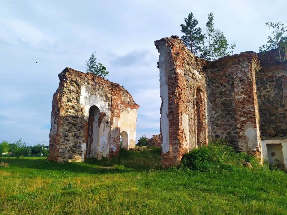 Бегомль. Руины церкви Всех Святых.