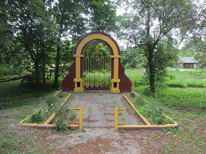 Kolodnoye. Monument to Gelena Skirmunt.