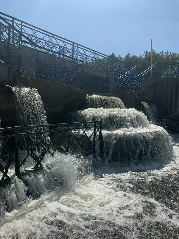 The Sosnovy Bor sanatorium Hydropark. An artificial waterfall.