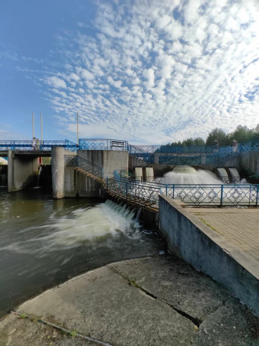 The Sosnovy Bor sanatorium Hydropark. An artificial waterfall.