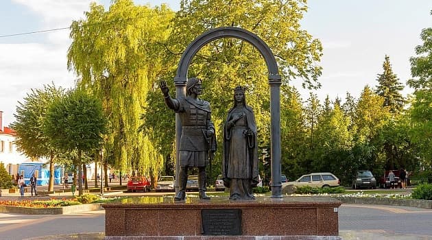 Kobrin. Monument to Prince Vladimir and Princess Olga.