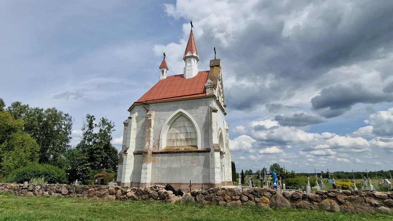 Ивашковцы. Часовня-усыпальница Кочанов.