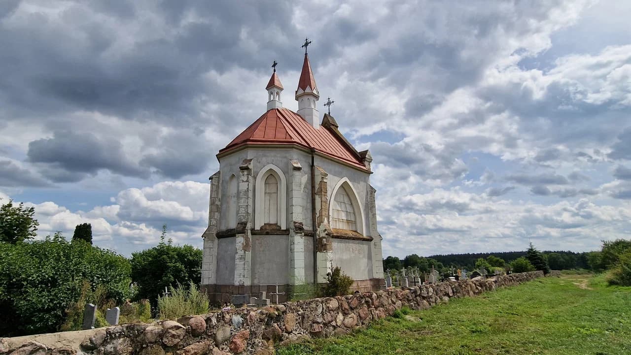 Ивашковцы. Часовня-усыпальница Кочанов.