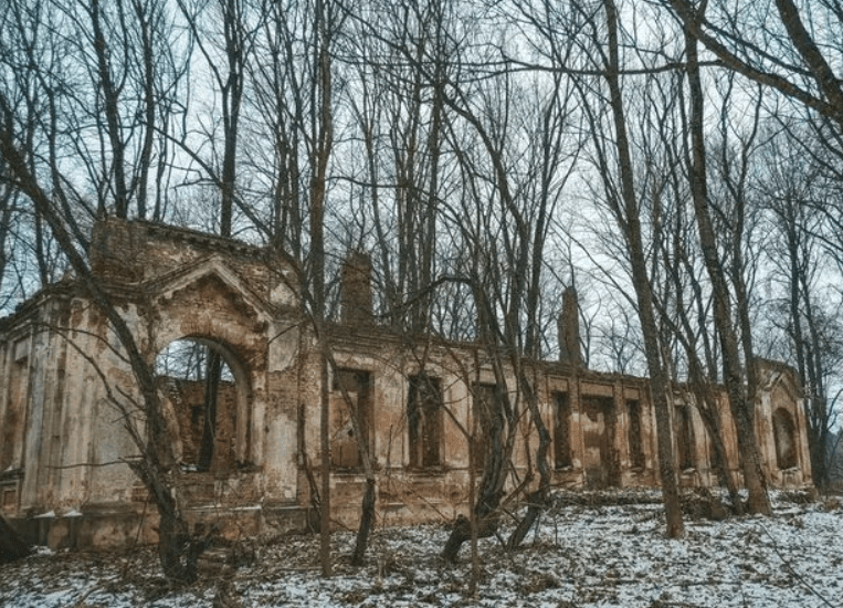 Галаўцы. Руіны сядзібы Абуховічаў.