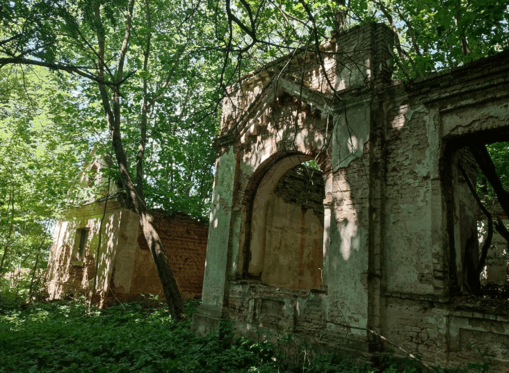 Галаўцы. Руіны сядзібы Абуховічаў.