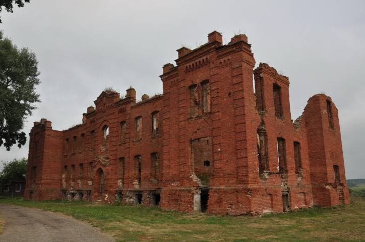 Disna. Ruins of the district hospital.