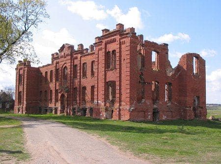 Disna. Ruins of the district hospital.