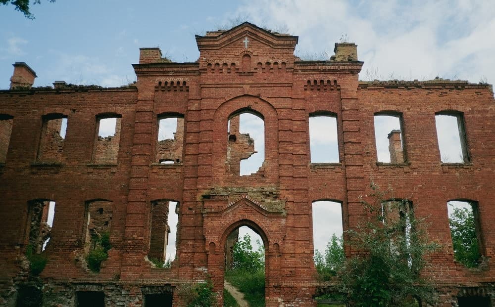 Disna. Ruins of the district hospital.