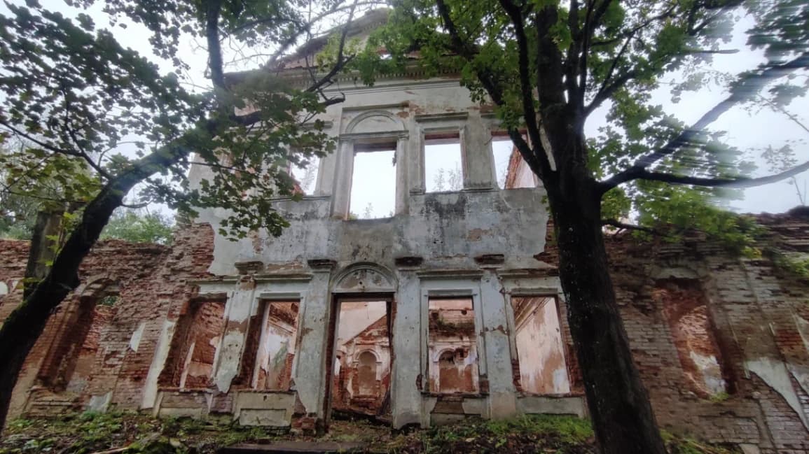 Opytnaya. The ruins of the manor house of the Nitoslavskys.