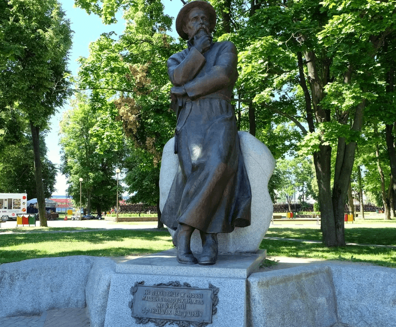 Smorgon. Monument to Frantishek Bogushevich.