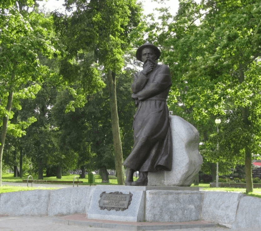 Smorgon. Monument to Frantishek Bogushevich.