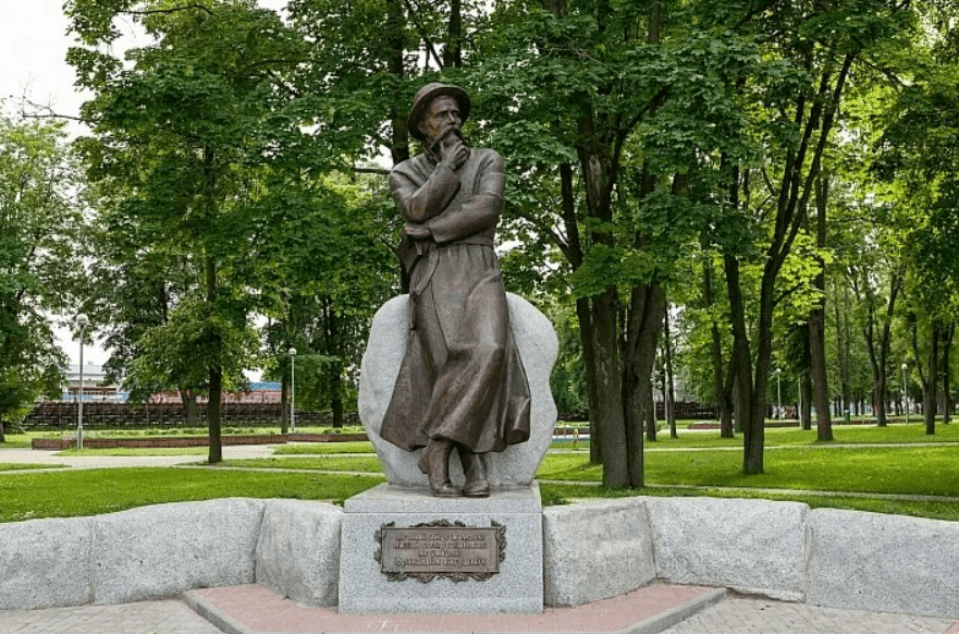 Smorgon. Monument to Frantishek Bogushevich.