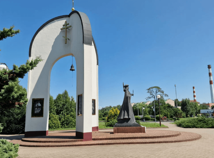 Слуцк. Памятник Софии Слуцкой.