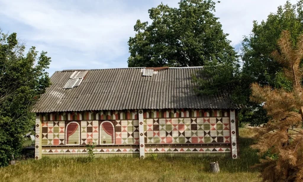 Art village "Chyrvony Kastrychnik" (Red October).