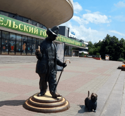 Гомель. Памятник Карандашу и Кляксе.